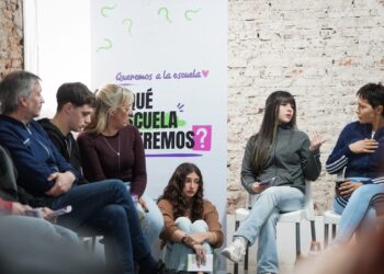 Máximo y Mayra debatieron con alumnos de Magdalena