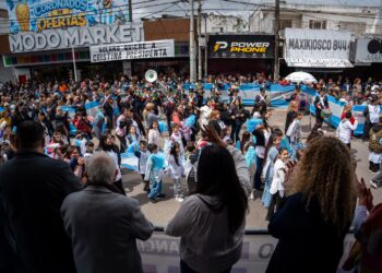 Eva Mieri anunció obras en el desfile por los festejos de Solano