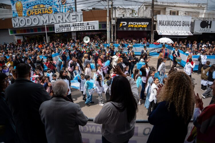 Eva Mieri anunció obras en el desfile por los festejos de Solano