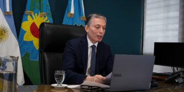 Gray cuestionó la privatización de AySA: “Están regalando la empresa”